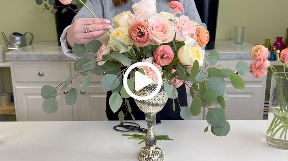 How to Make a Pantone Peach Fuzz Centerpiece
