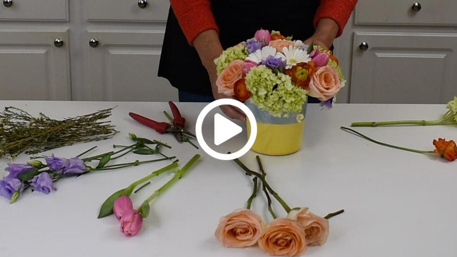 How to Make a Mixed Flower Centerpiece