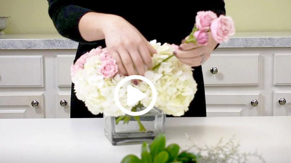 How to Make a Simple Hydrangea Centerpiece 