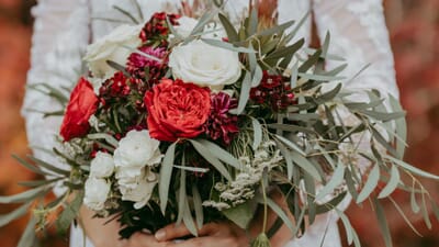 Bouquet Wrap Ideas ~ Style your Bouquet with Ribbons & Details - UK Wedding  Styling & Decor Blog - The Wedding of My Dreams