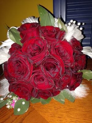 Black Magic Roses DIY bridal bouquet