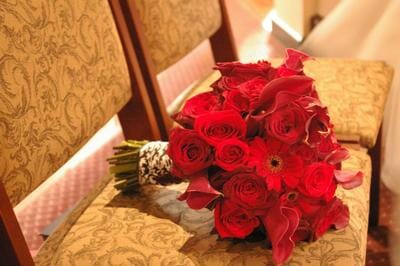 Red bouquet with damask ribbon