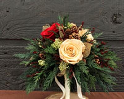 champagne and ruby rose holiday bouquet